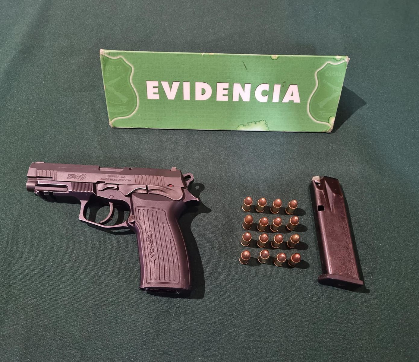 Persecución policial culminó con un detenido en Valdivia: Entre sus vestimentas llevaba un arma