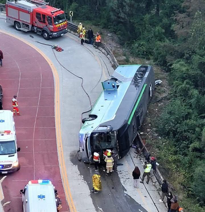 Volcamiento de bus dejó más de diez personas lesionadas en Panguipulli