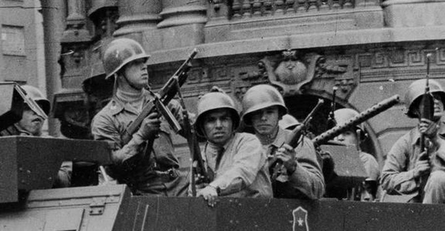 Avanza moción que reconoce como víctimas de violaciones a los DD.HH a conscriptos entre 1973 y 1990