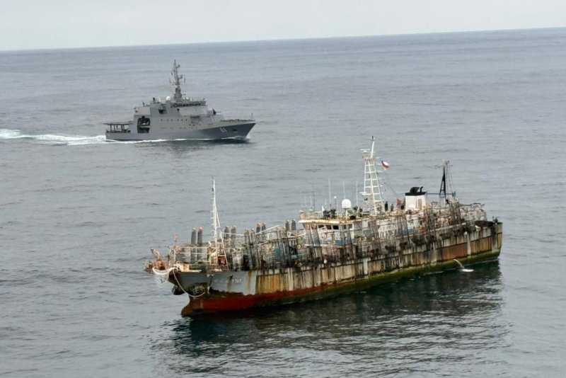 Armada y Sernapesca informan control de naves extranjeras en ZEE