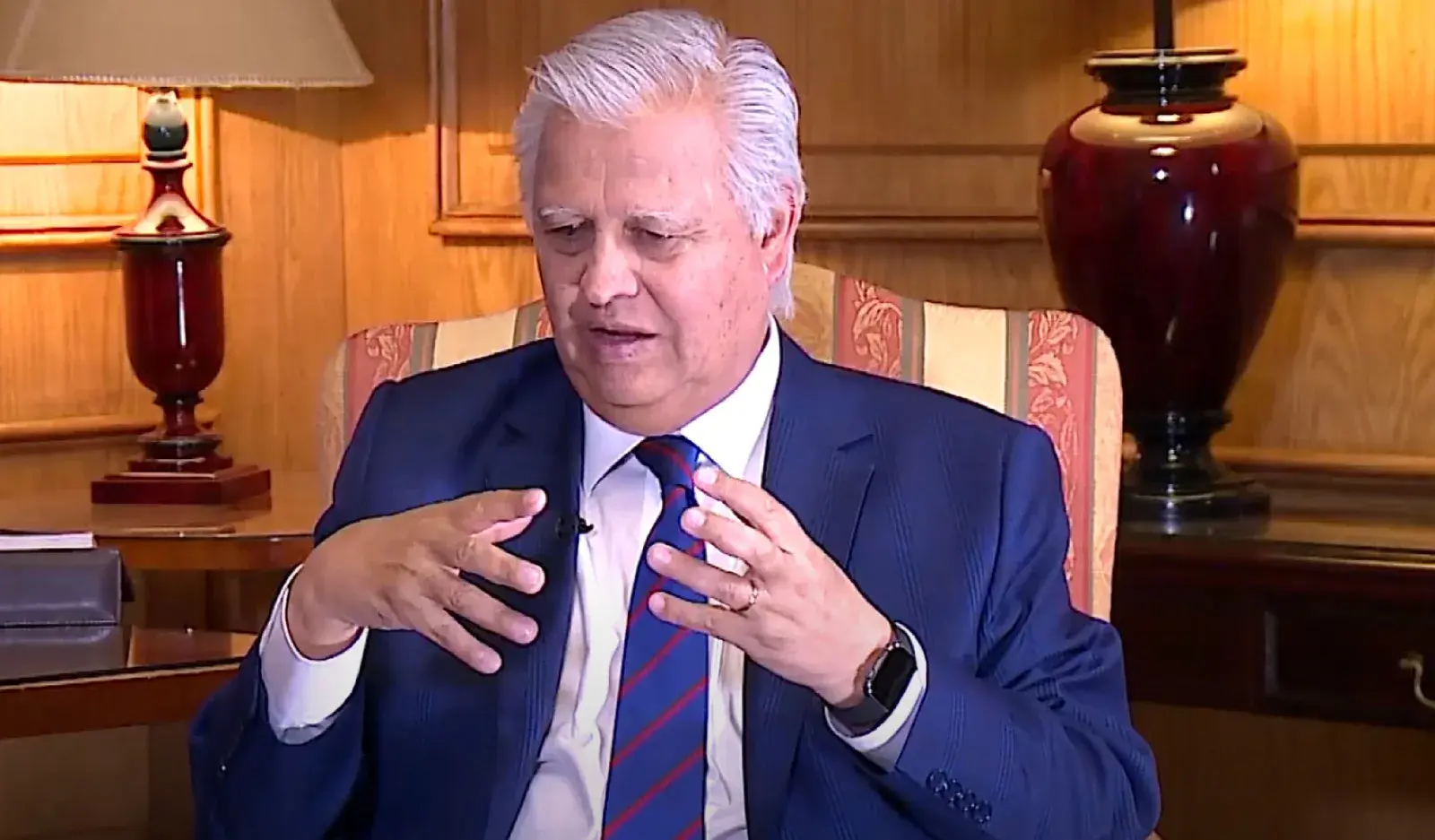 Senador Gastón Saavedra propone estudiar el IVA de los alimentos “para aliviar a quienes ganan menos”