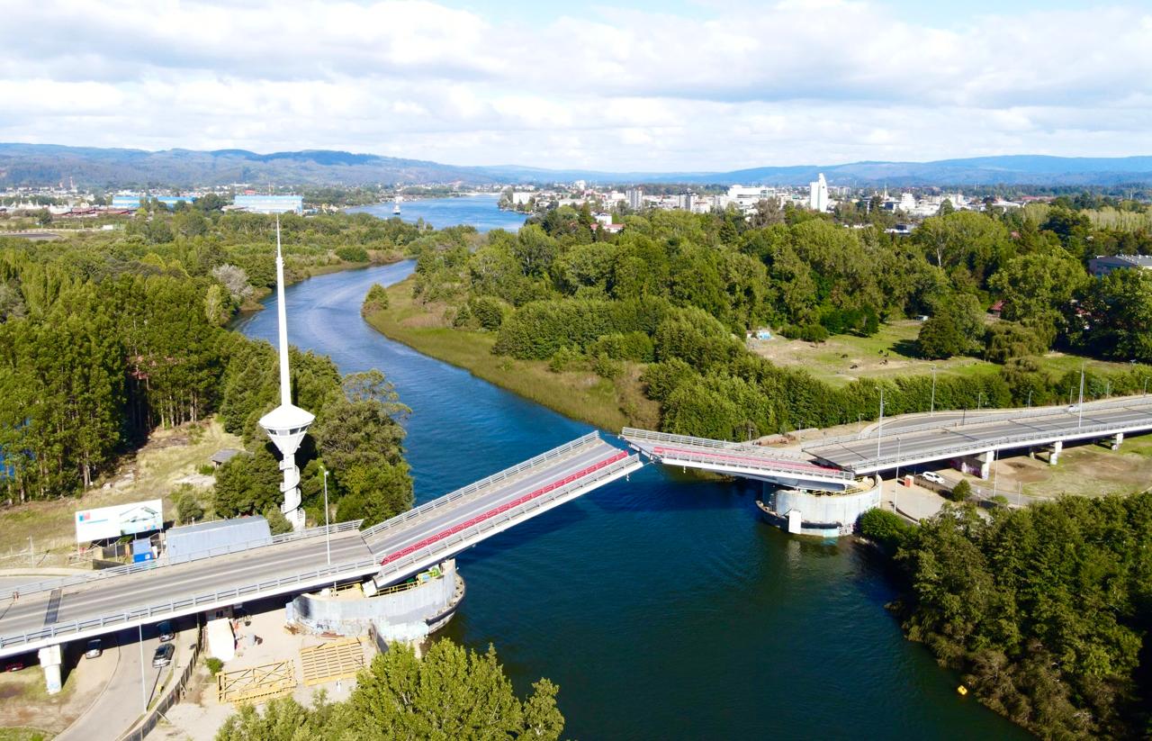 Refuerzan sistema de levante para aumentar condición de apertura de tableros del Puente Cau Cau en Valdivia