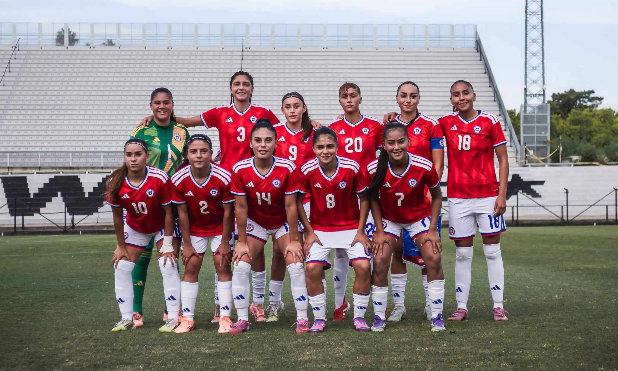 La Roja Sub-17 femenina cerró amistosos ante Uruguay...<span class="font-thin text-xs"> [Leer más]</span>