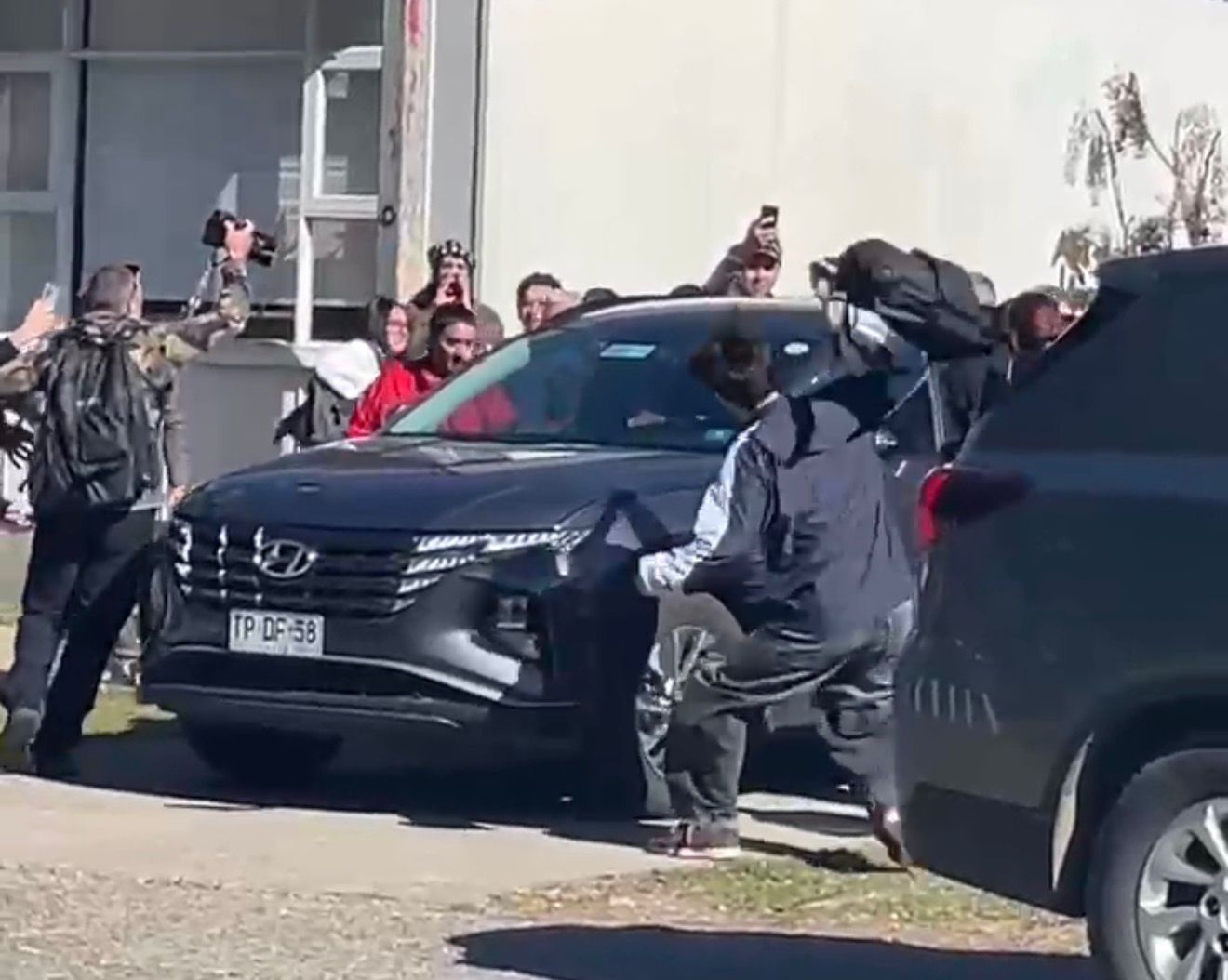Tres estudiantes de la UACh son detenidos por agresión a ministra en Valdivia