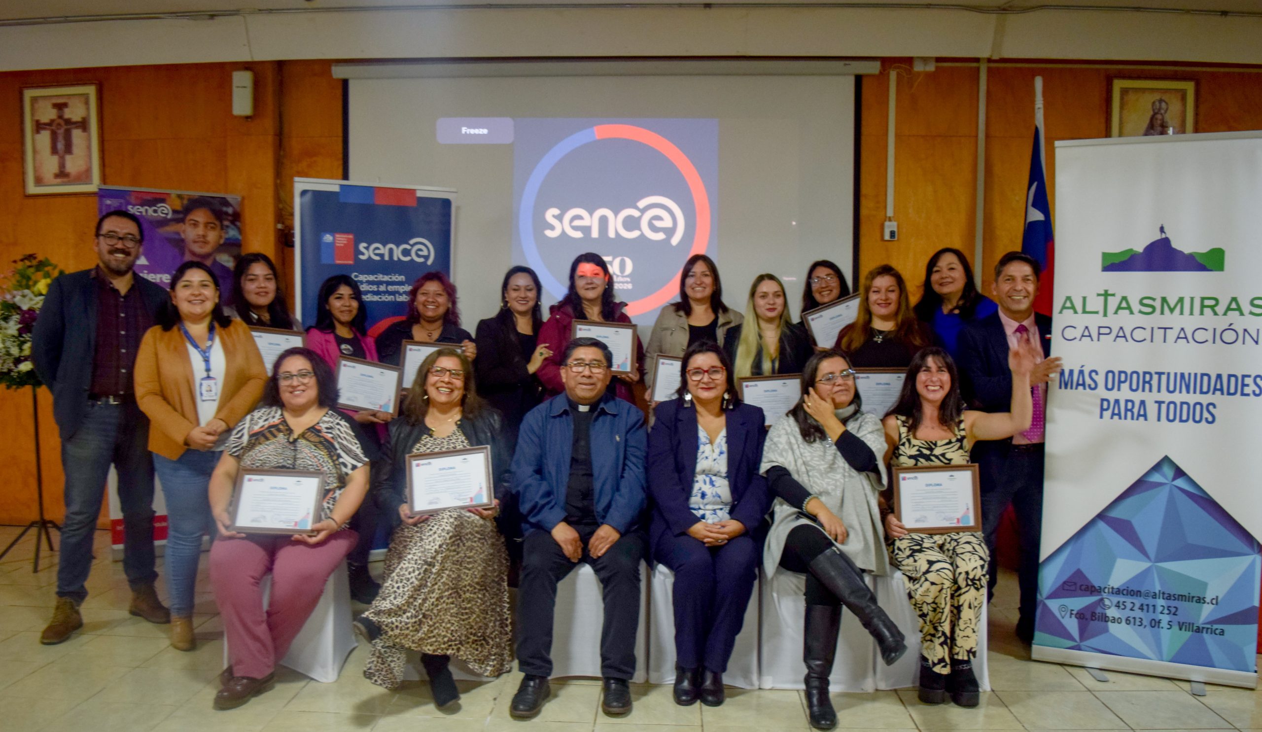 SENCE beneficia a mujeres de Villarrica a través de capacitacón en cosmetología