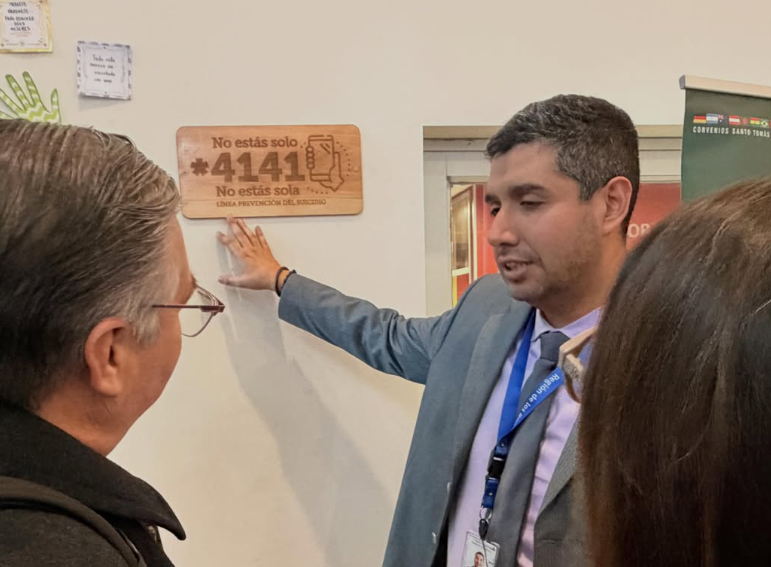 Instalaron placa de la línea *4141 en dependencias de la Universidad Santo Tomás de Valdivia