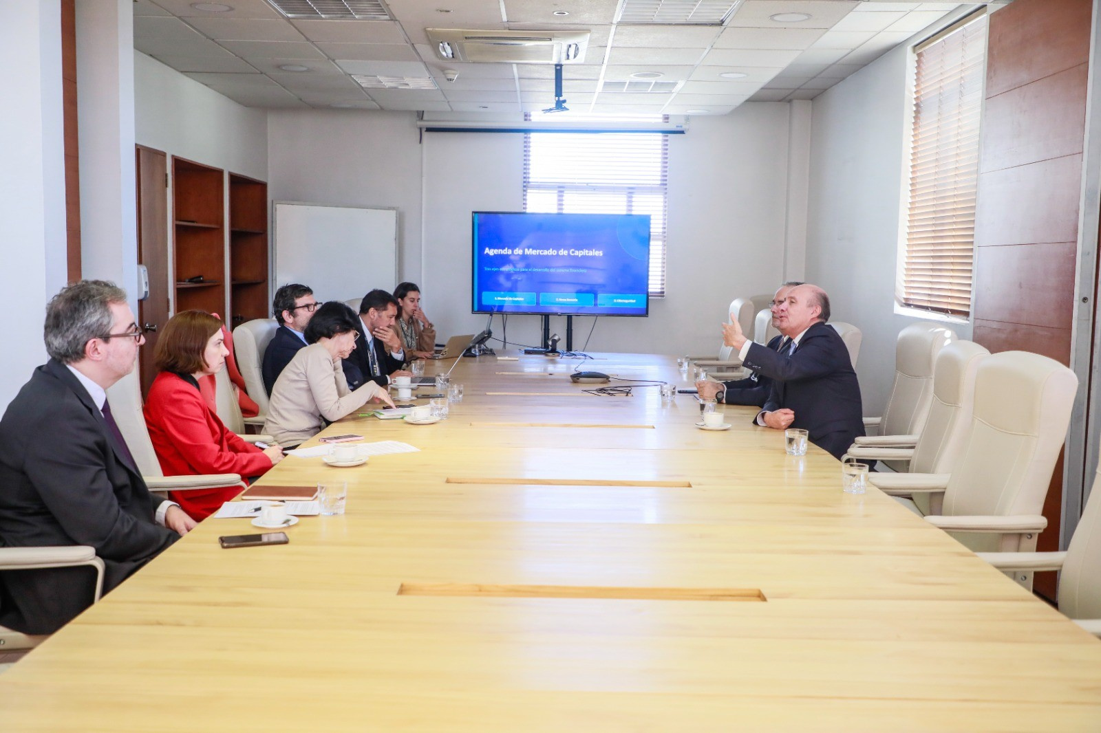 Ministerio de Hacienda preside primeras sesiones del Consejo...<span class="font-thin text-xs"> [Leer más]</span>
