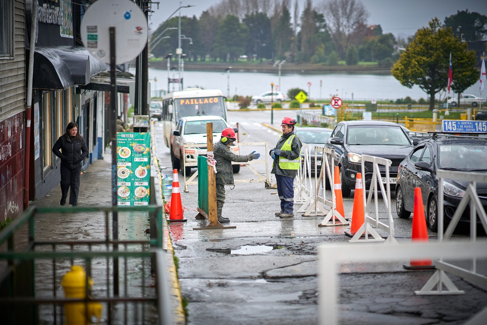 Municipio de Valdivia realiza la reparación de pavimentos en calle Anfión Muñoz y continúa en paralelo en Collico