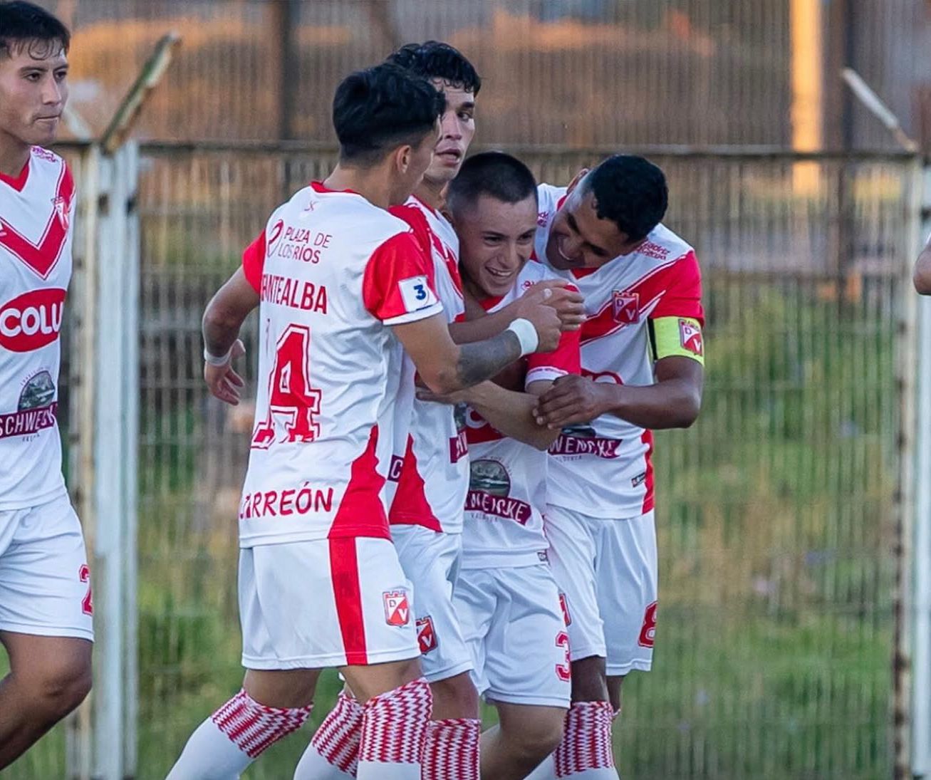 Deportes Valdivia aplastó a Deportes Hualpén con una goleada en la Región del Biobío