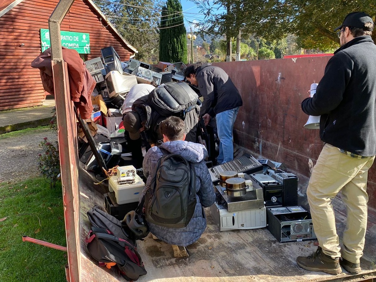 Realizan campaña de reciclaje en el Parque Harnecker de Valdivia