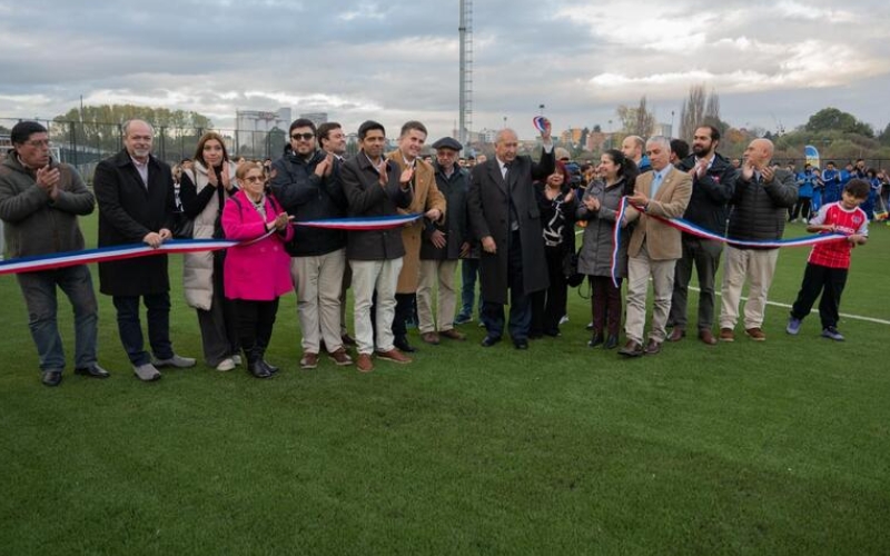 Inauguraron octava cancha sintética de fútbol en el Parque Alberto Hott de Ovejería en Osorno