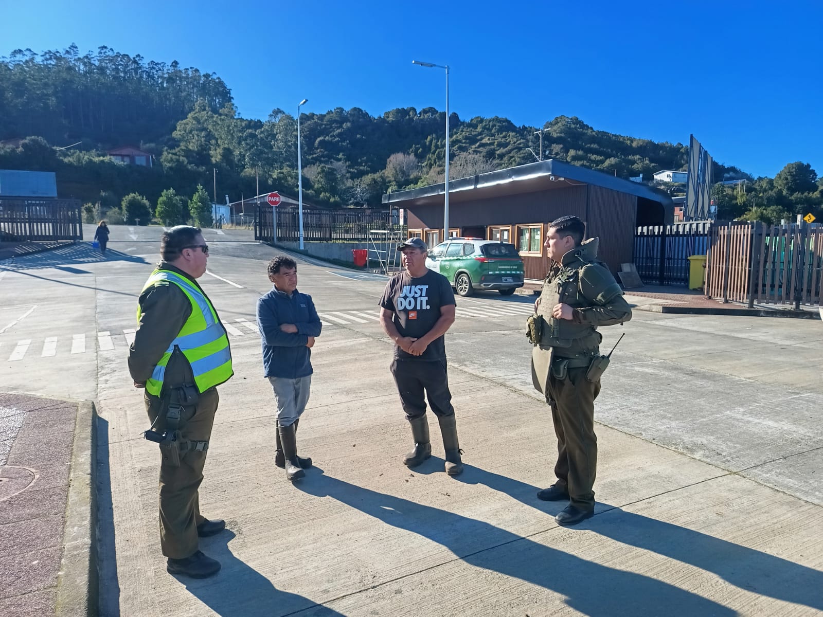 Carabineros de Corral refuerza labor preventiva con pescadores, trabajadores y conductores de la comuna