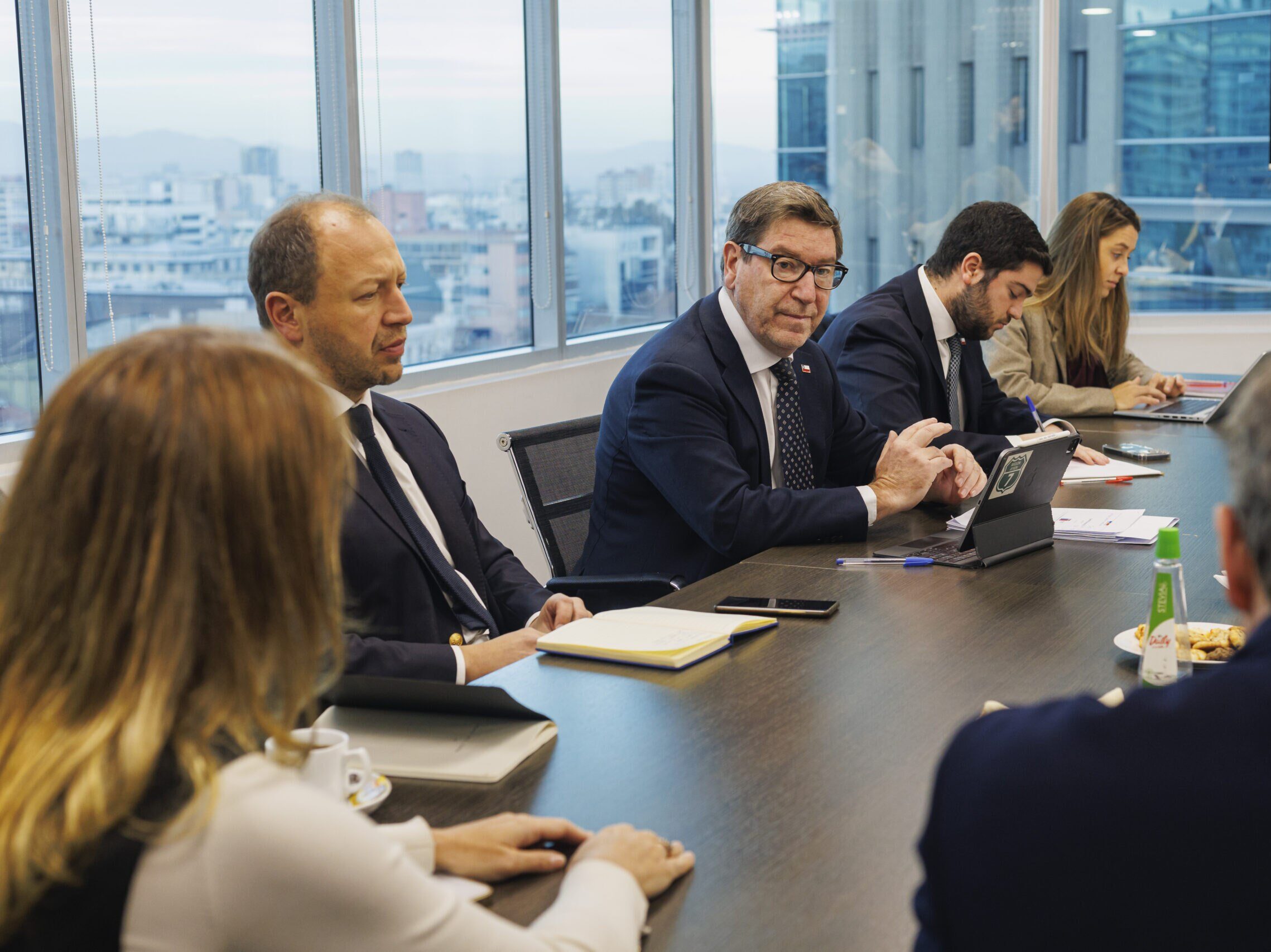 Biministro Mas aborda propuestas de economistas para reactivar el empleo