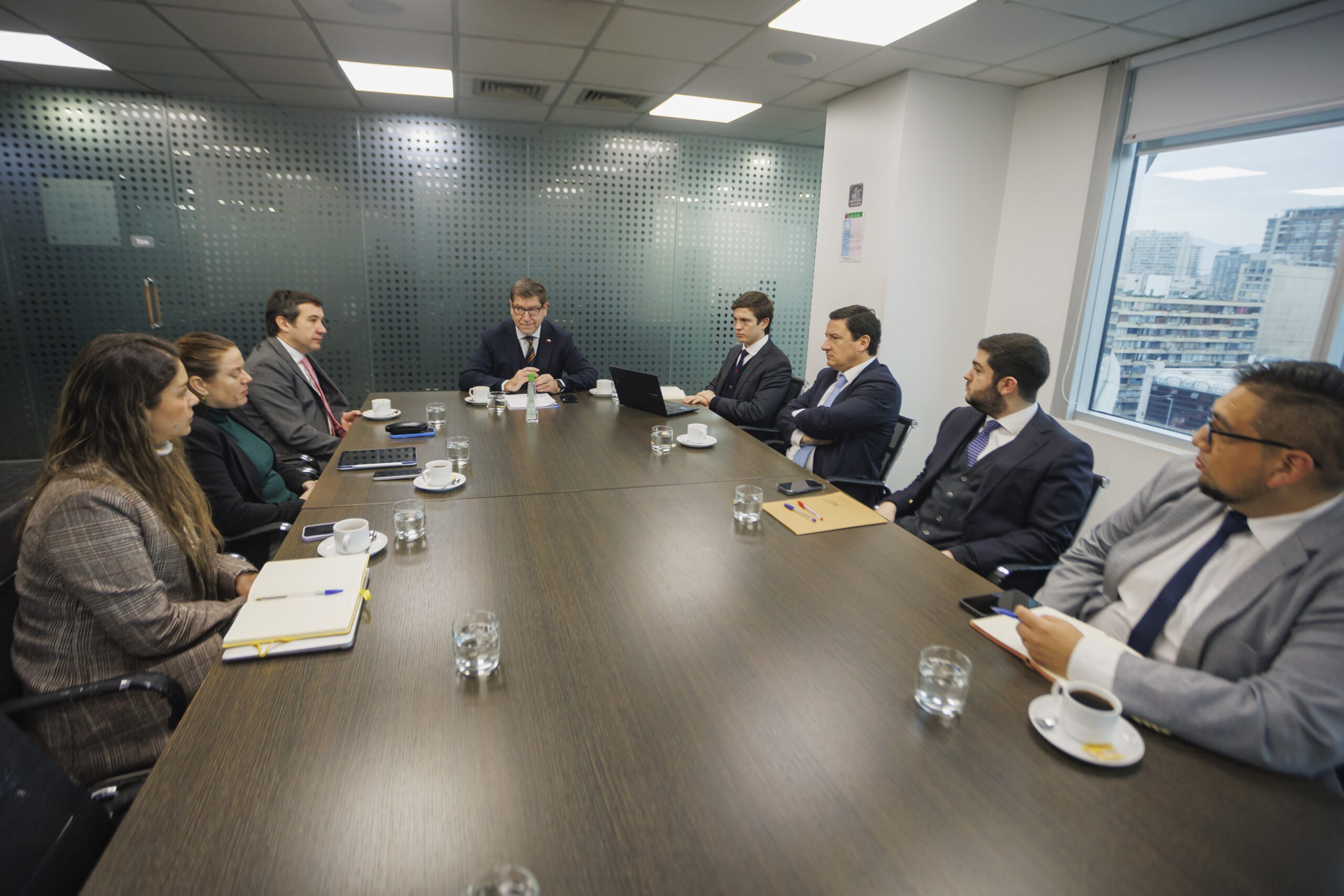 Biministro Mas se reunió con partidos oficialistas para impulsar la reactivación del empleo en el corto plazo