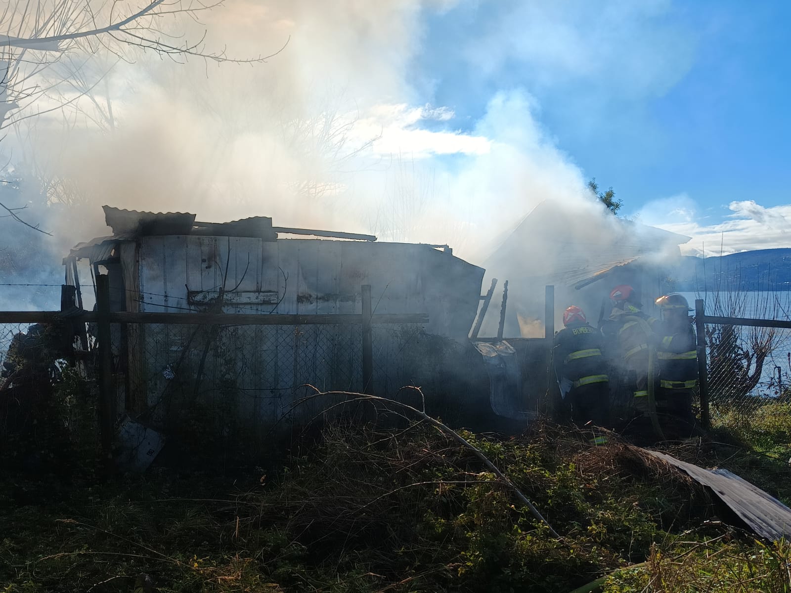 Incendio destruyó una mediagua en el sector Amargos...<span class="font-thin text-xs"> [Leer más]</span>