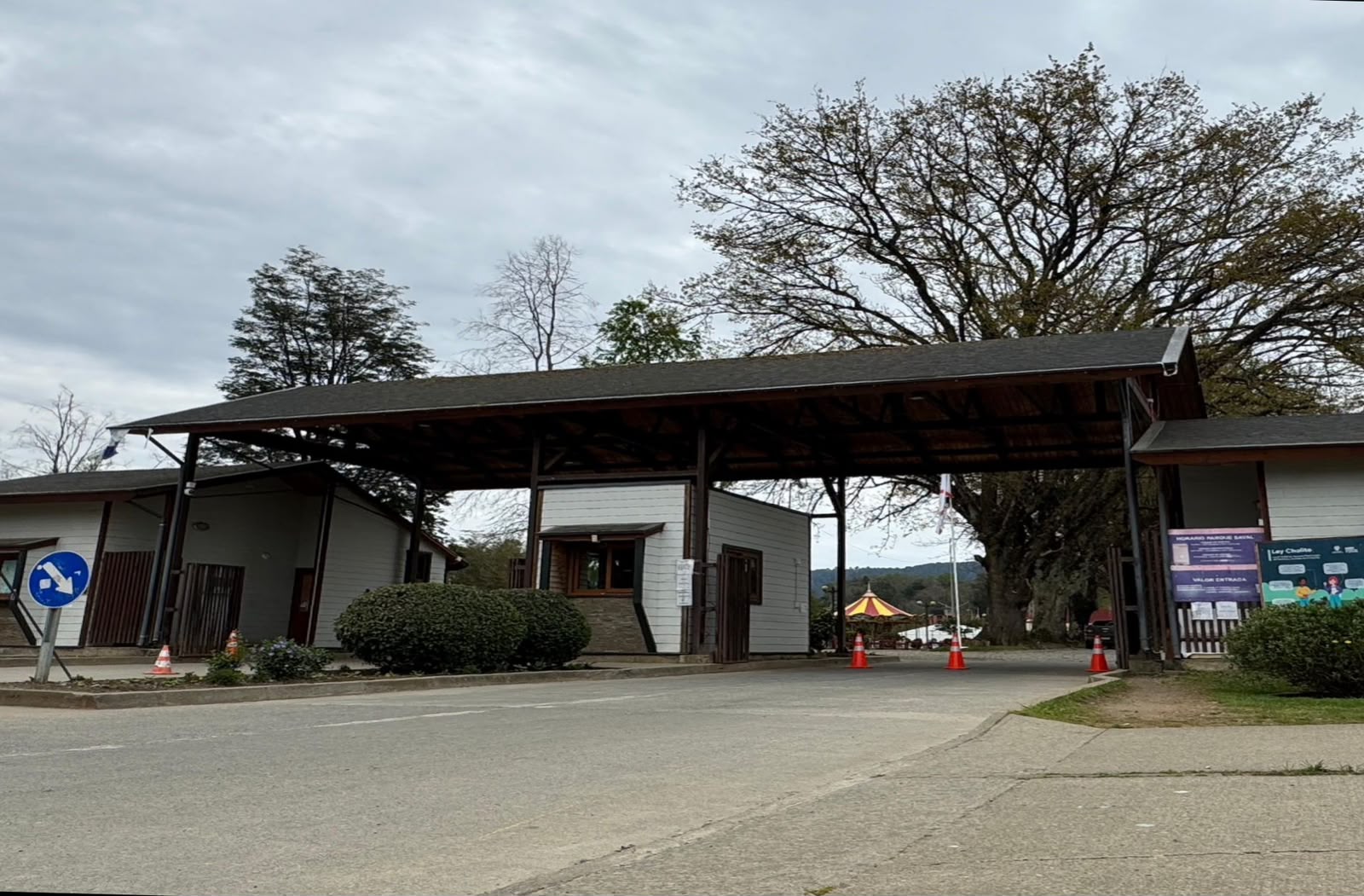 Municipio de Valdivia cierra preventivamente los parques municipales por sistema frontal