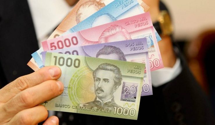 La mitad de las personas ocupadas en Chile percibieron ingresos menores o iguales a $680.000 en 2025