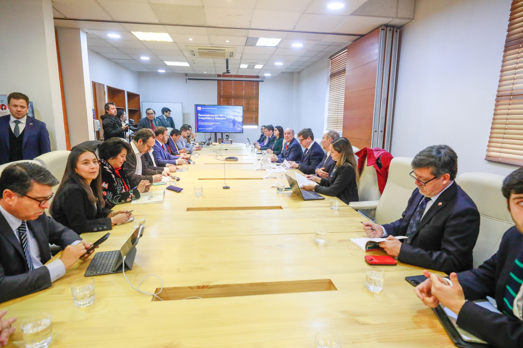Ministerio de Hacienda realizó primera reunión de la mesa técnico-política para asegurar la ejecución y el correcto uso de los fondos de la reconstrucción de Coquimbo y Atacama