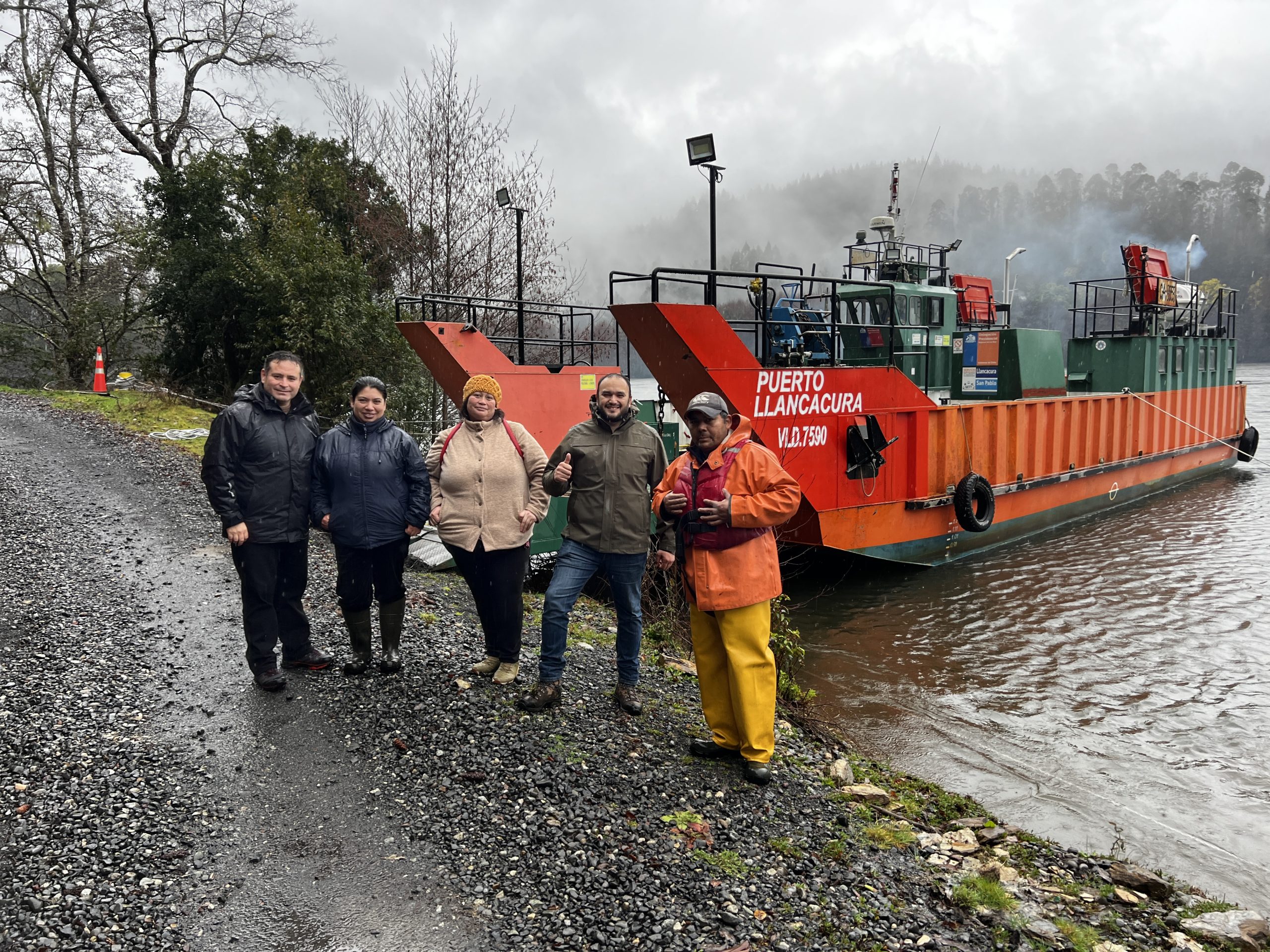 Familias aisladas en Llancacura: Gestionan recorrido de emergencia...<span class="font-thin text-xs"> [Leer más]</span>