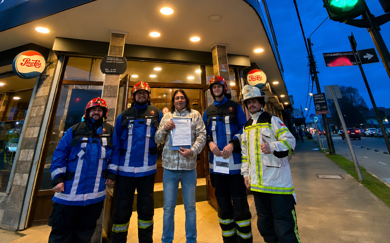 Aguas Décima, Bomberos y la Cámara de Comercio...<span class="font-thin text-xs"> [Leer más]</span>