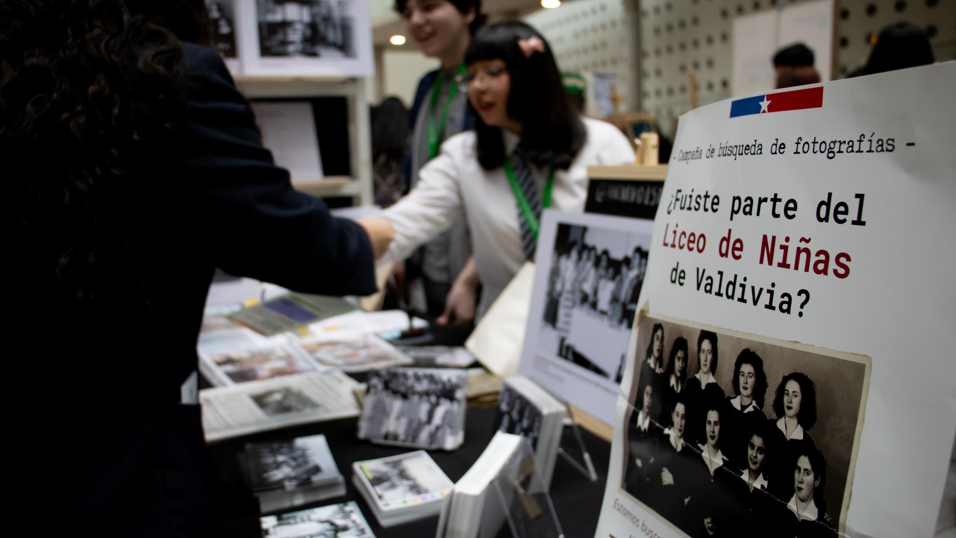 Estudiantes de Valdivia rescatan la memoria histórica de su liceo creado en 1903