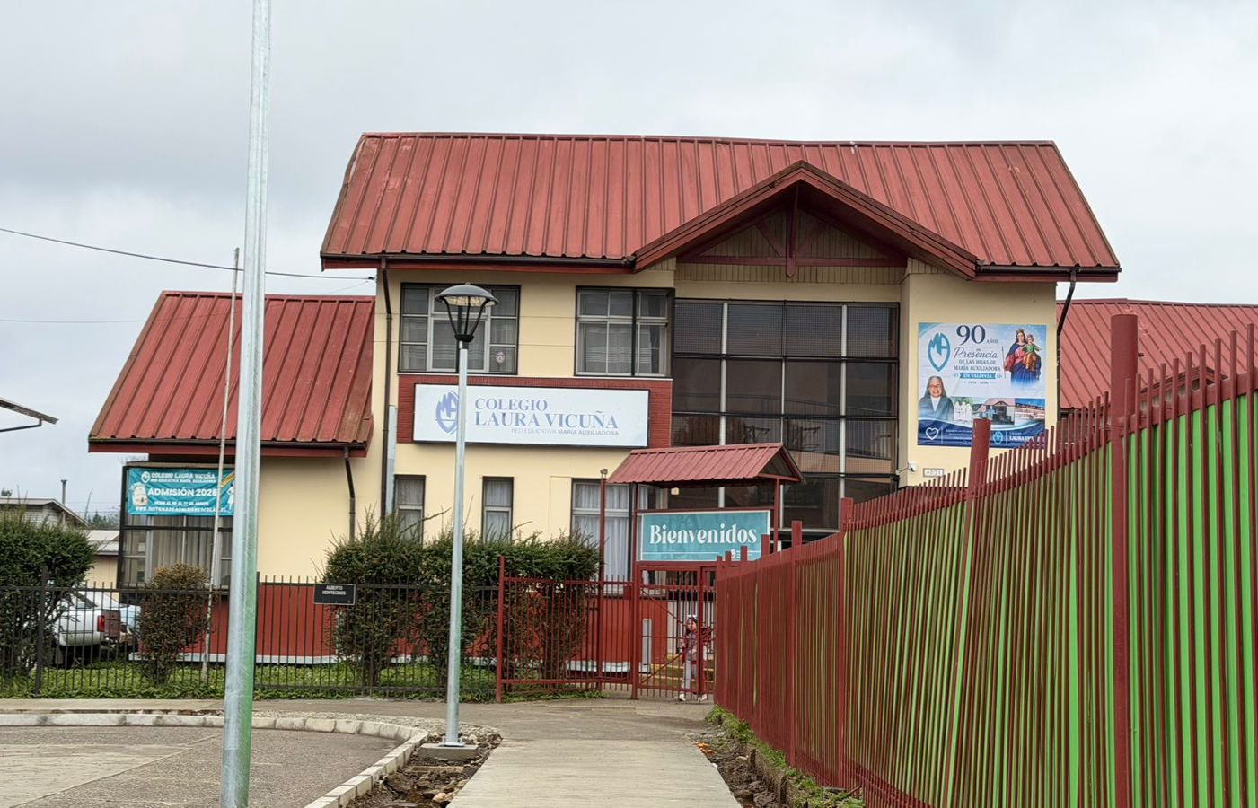 Comunidad del Colegio Laura Vicuña convoca a marcha pacífica para evitar el cierre del establecimiento en Valdivia