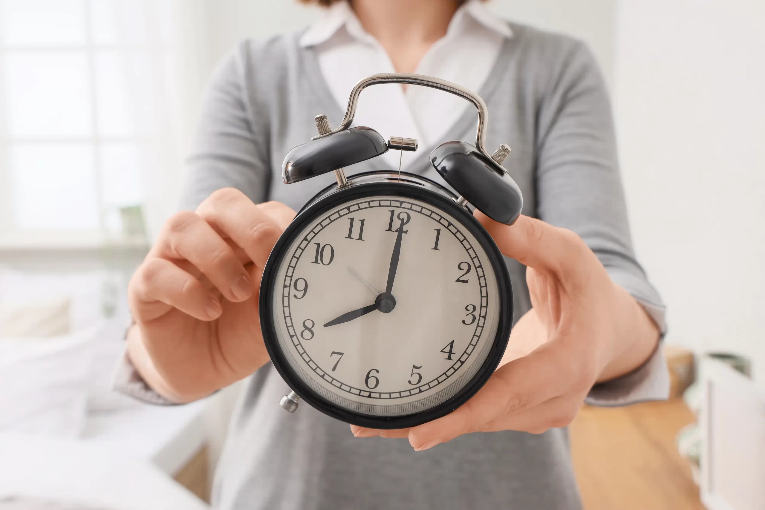 Proponen establecer por ley hora oficial permanente y diferenciada territorialmente