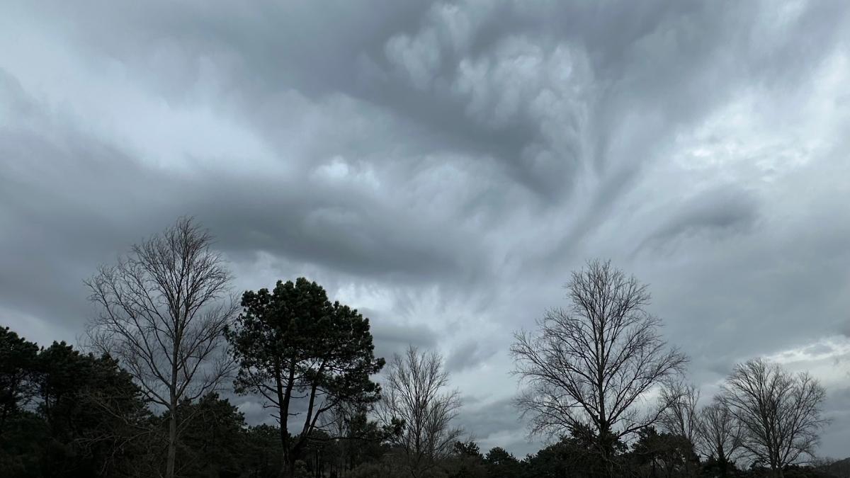 SENAPRED declara Alerta Temprana Preventiva en Los Ríos ante el riesgo de nubes tornádicas, tormentas eléctricas y fuertes ráfagas de viento