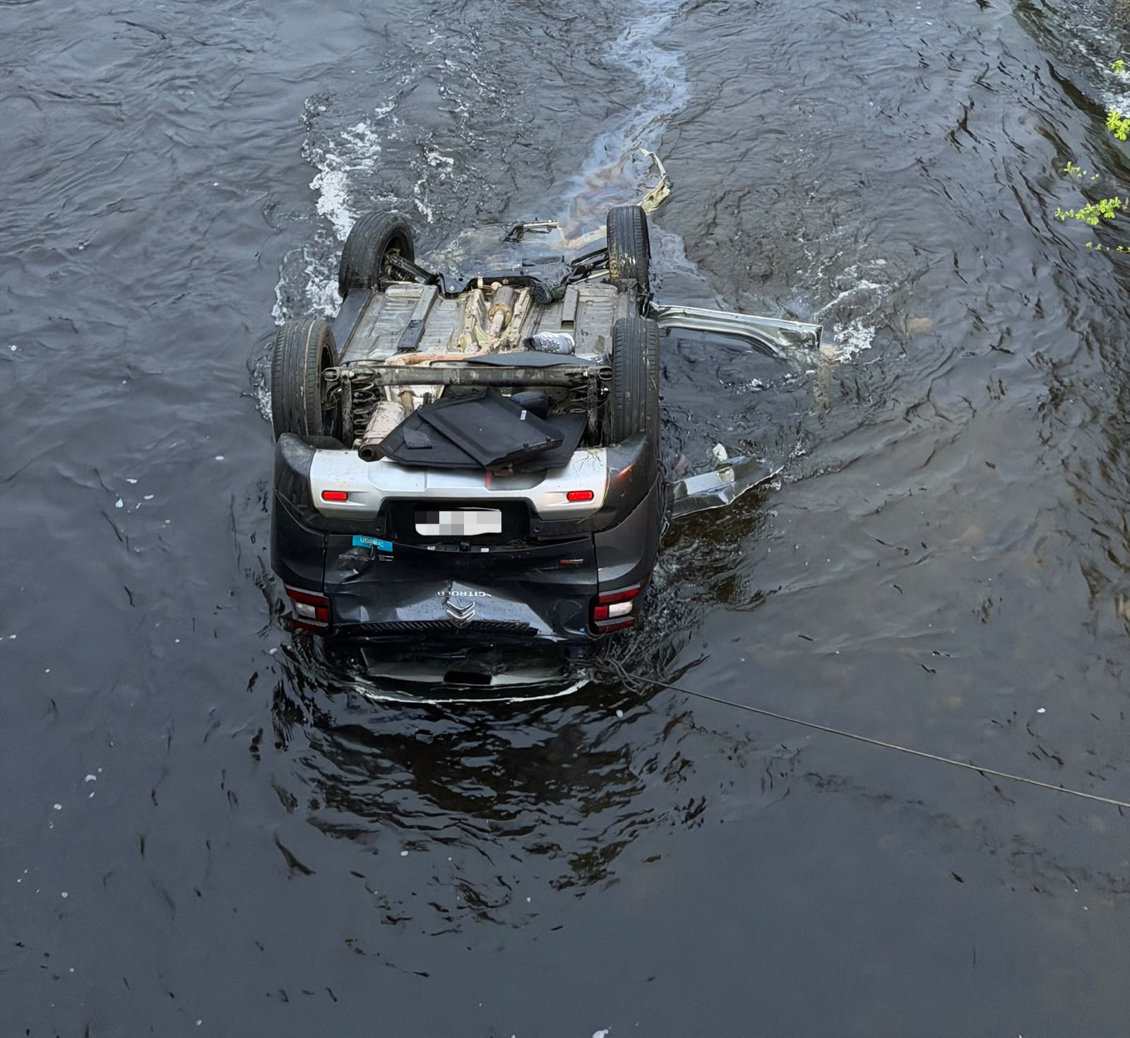 Dos fallecidos y un lesionado deja caída de vehículo al río Llollelhue en Paillaco