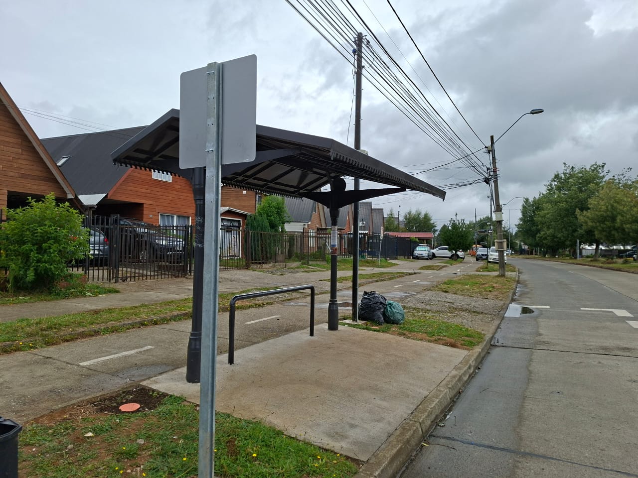 Instalarán 20 nuevos paraderos para usuarios del transporte público en Valdivia