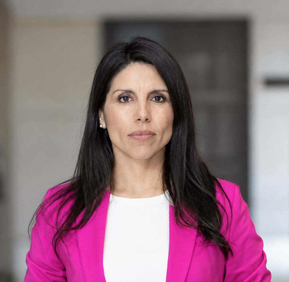 Senadora Gatica sale a la calle a repartir...<span class="font-thin text-xs"> [Leer más]</span>