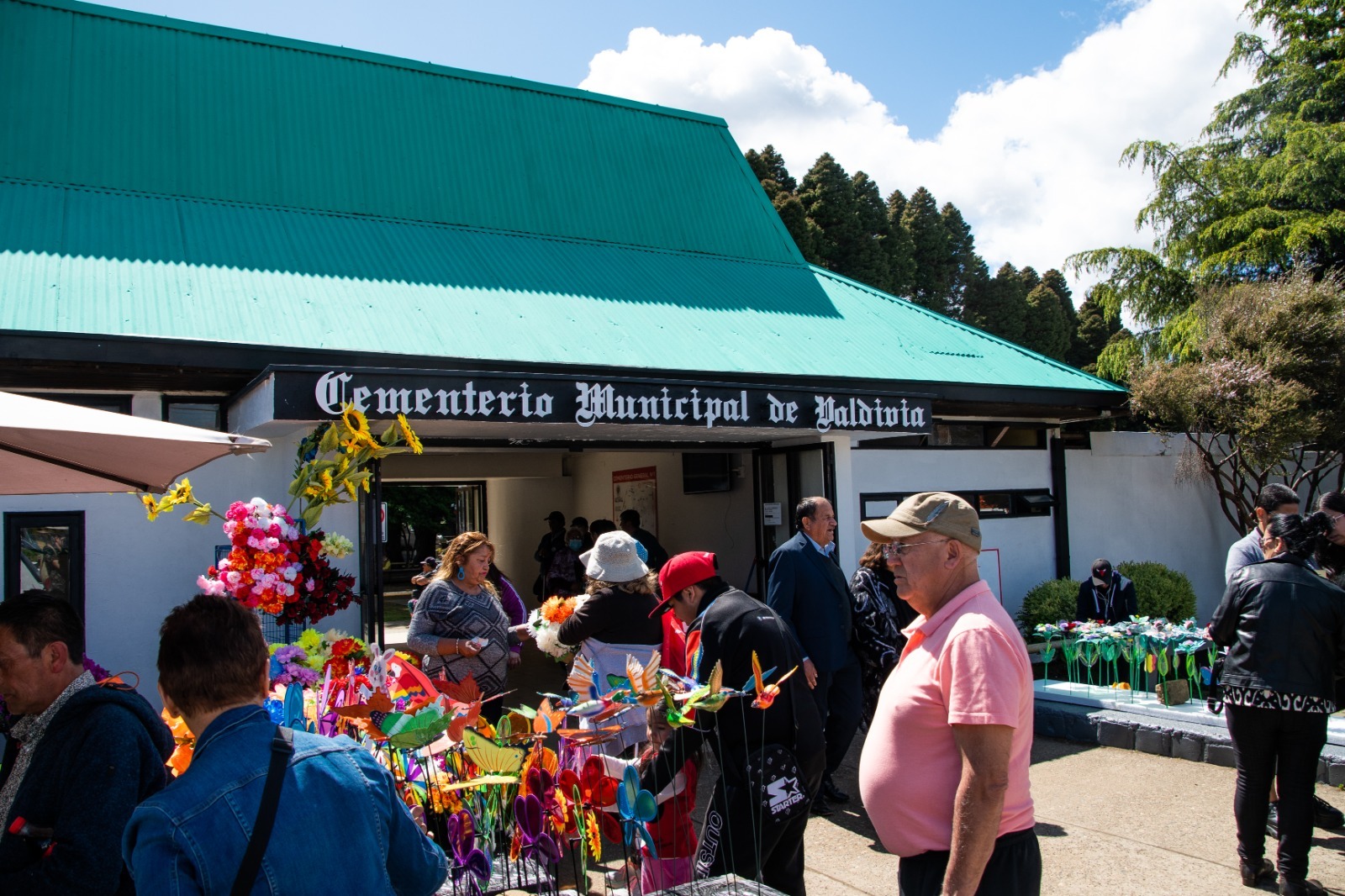 Cementerios de Valdivia refuerzan trabajos de mantención y seguridad para la festividad de Todos los Santos